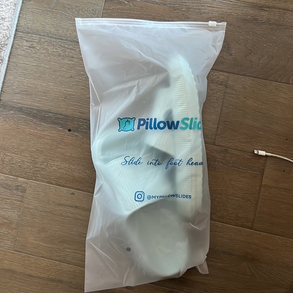 Pillow Slides in Arctic Blue - Picture 4 of 6